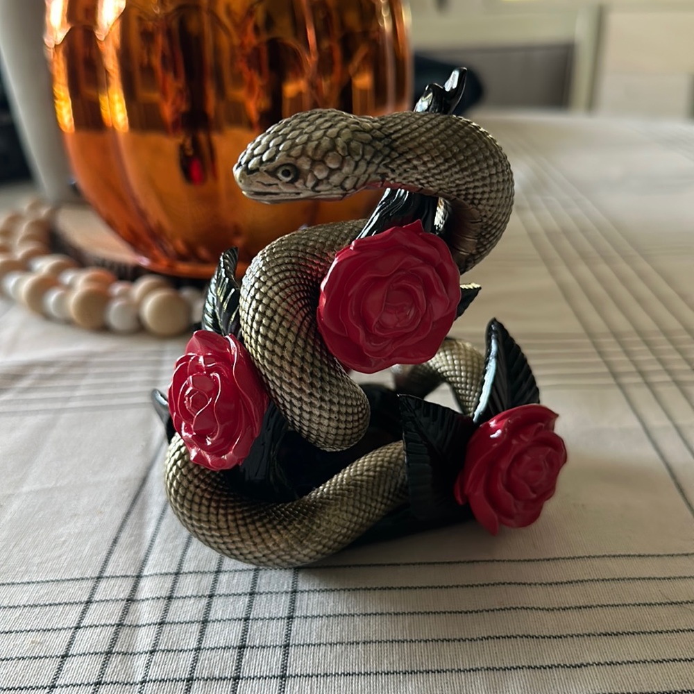 Bath & Body Works snake & roses hand soap holder